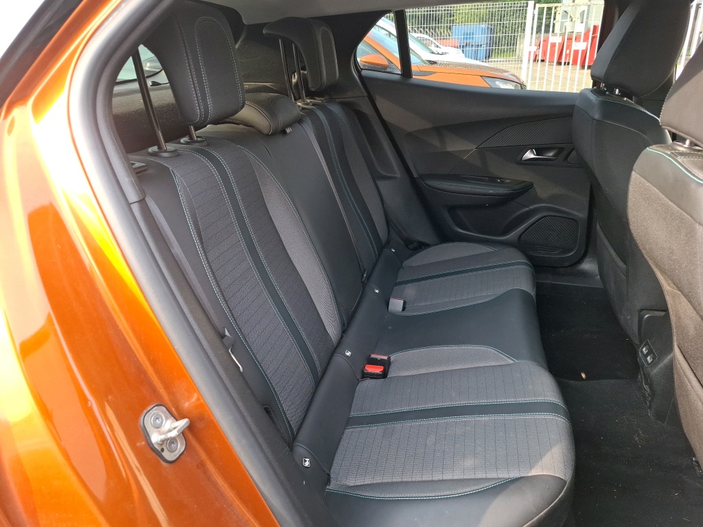 Peugeot 2008 BlueHDi 130 S&S EAT8 Allure Pack 2022
