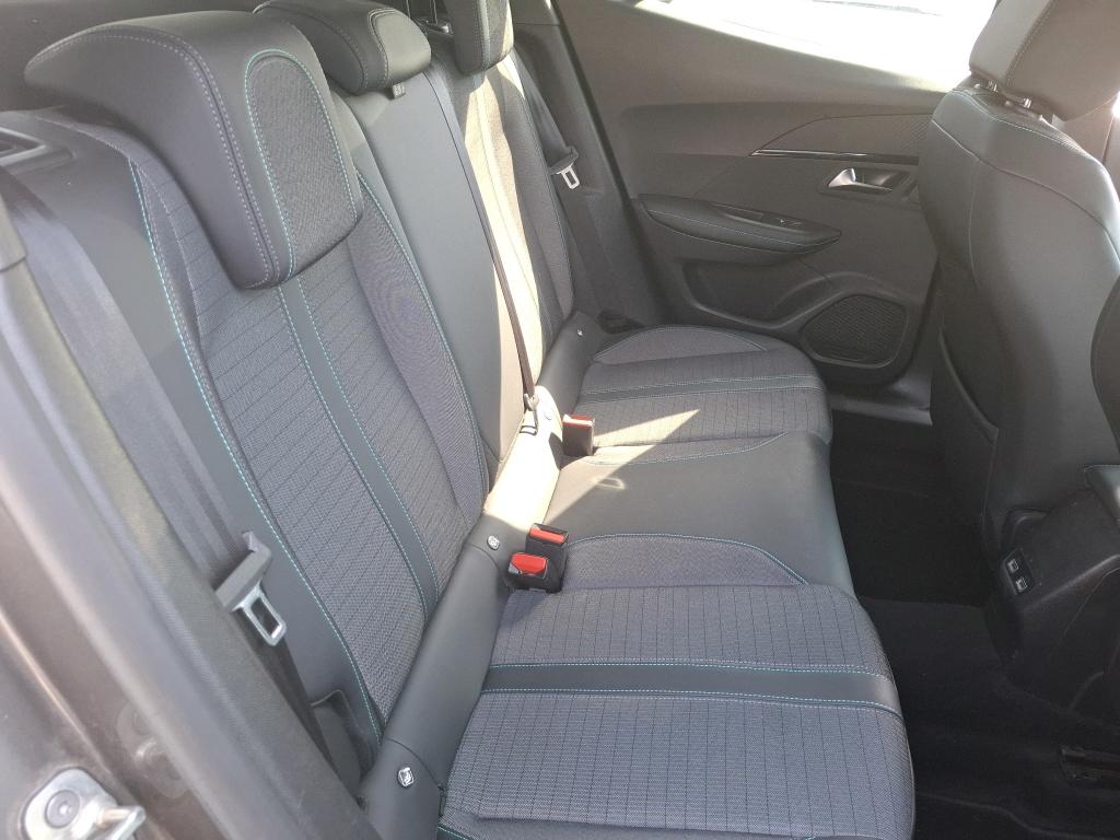 Peugeot 2008 BlueHDi 130 S&S EAT8 Allure Business 2021