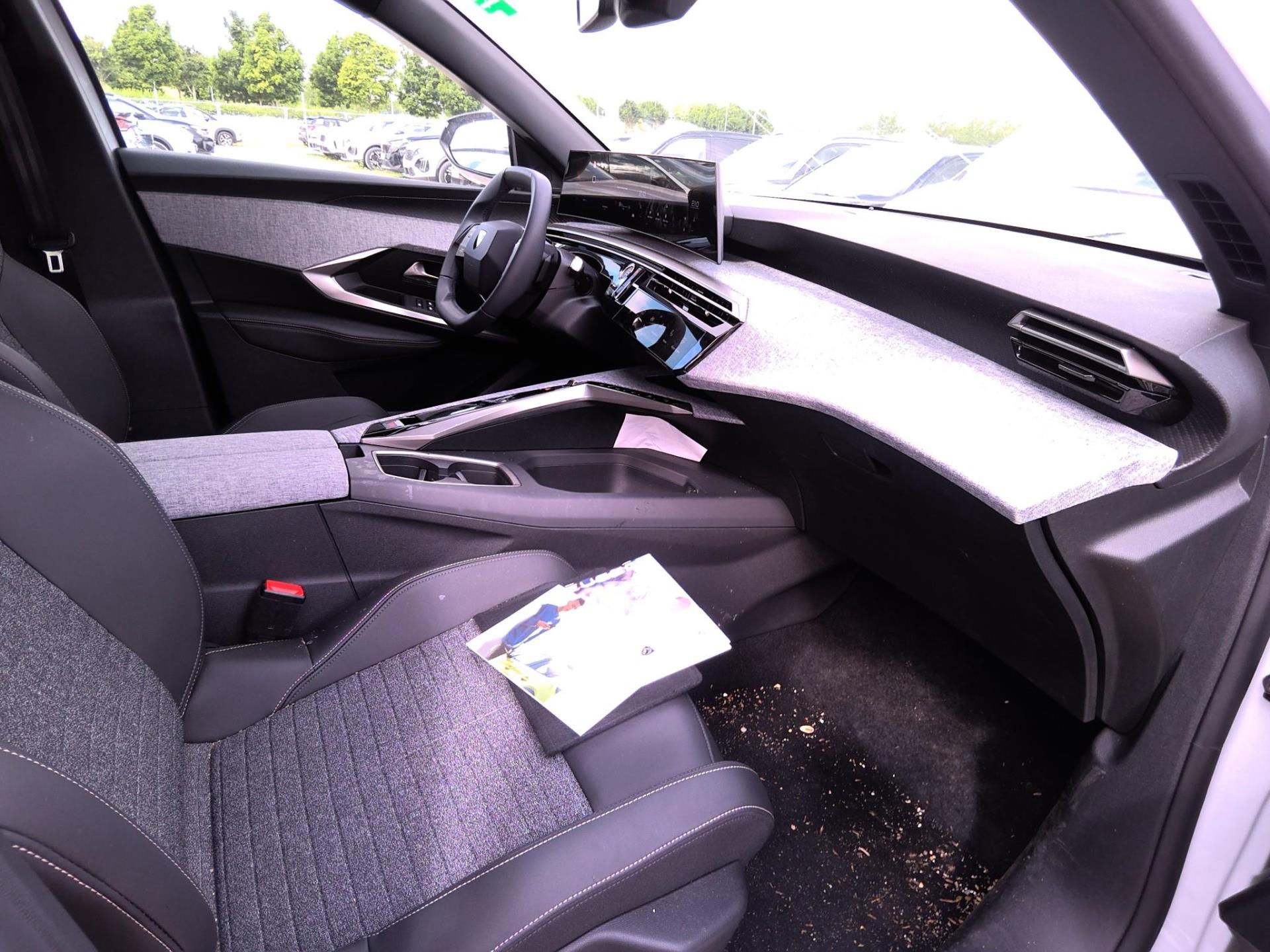 Peugeot 3008 Hybrid 136 e-DCS6 Allure 2025