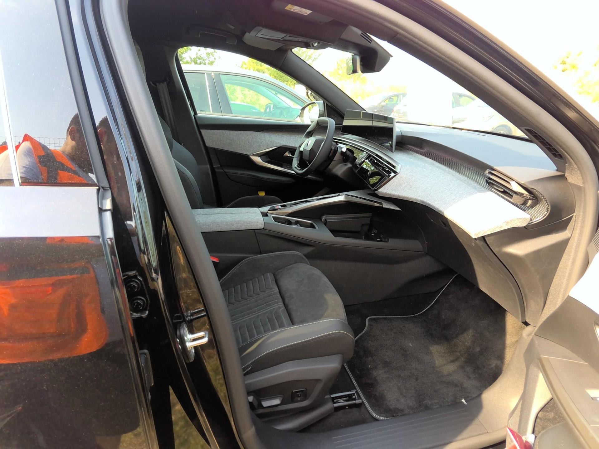 Peugeot 3008 Hybrid 145 e-DCS6 GT 2025