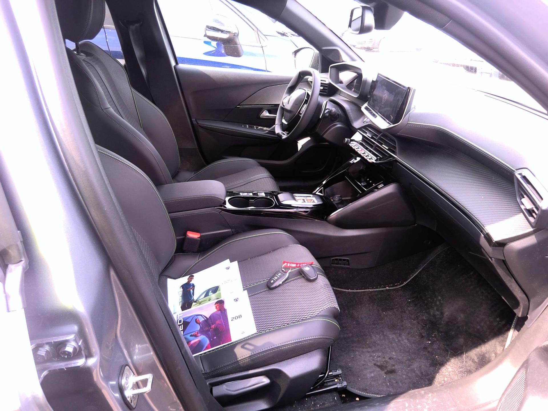Peugeot 208 Hybrid 145 e-DCS6 GT 2025