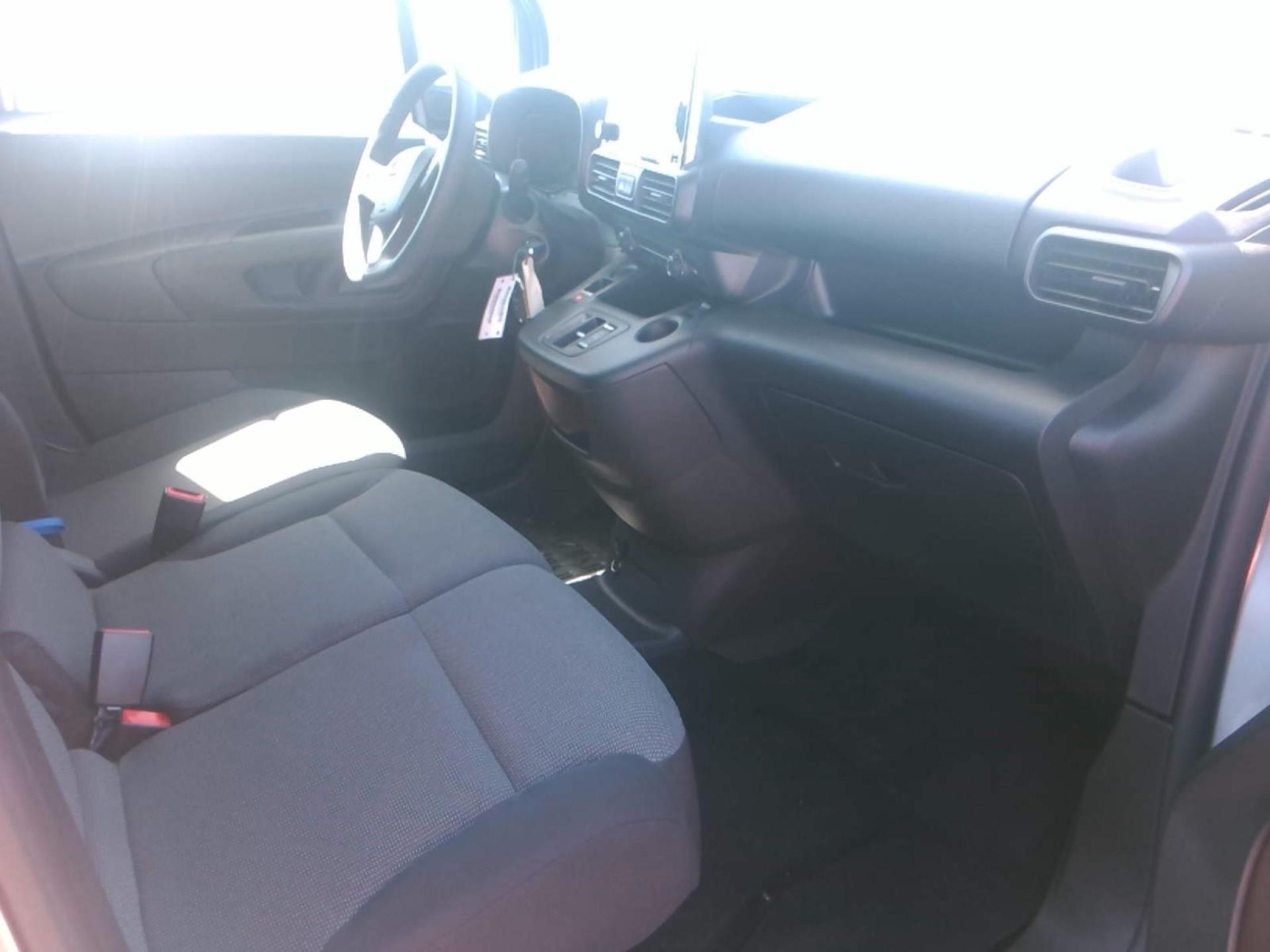 Opel COMBO-E CARGO M 800 KG ELECTRIQUE 100 KW BATTERIE 50 KWH 2023